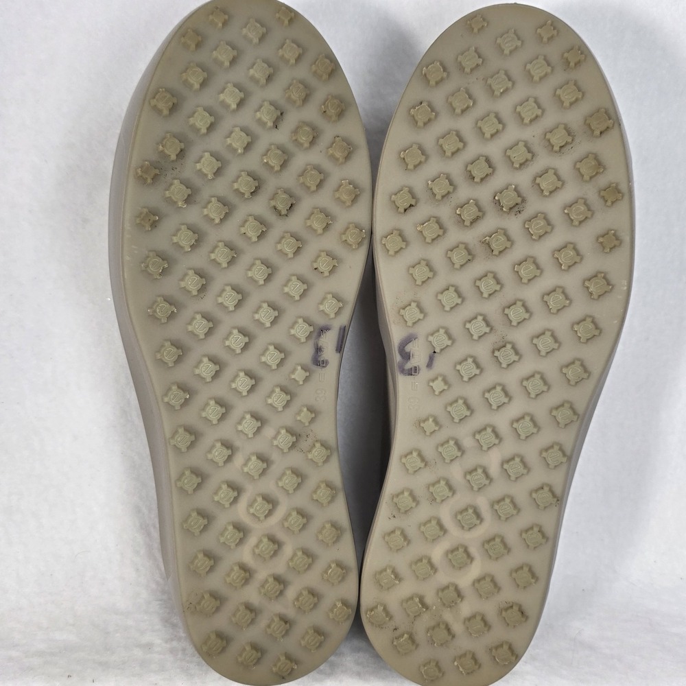 Ecco Women's Spikeless Soft Hydromax Golf Shoes Extra Wide 8 in Oyster Colorway - Picture 9 of 10